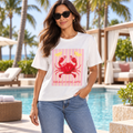 Camiseta Blanca Beach Escape con Estampado de Cangrejo