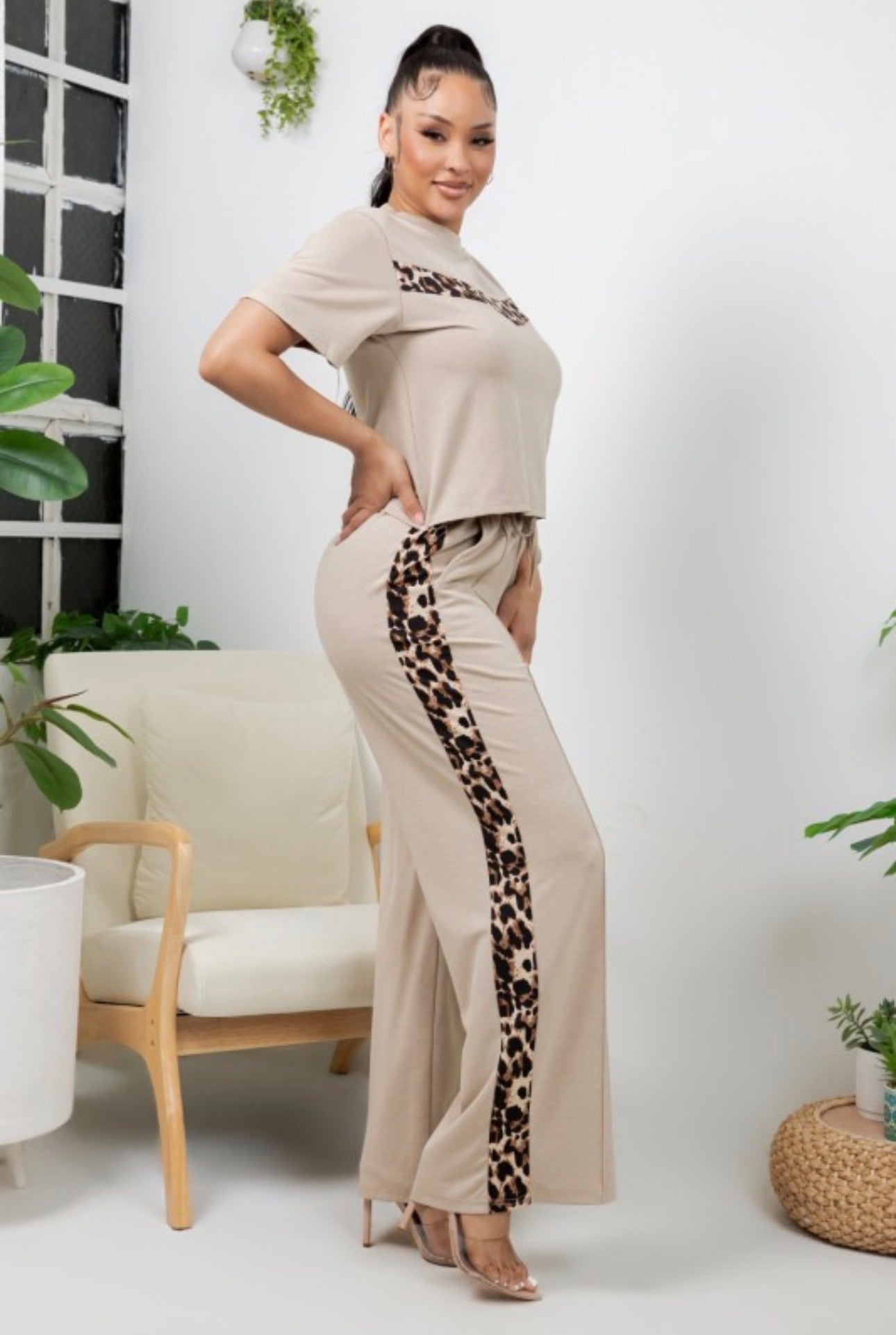 Conjunto Beige con Detalles de Leopardo