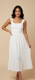 Vestido midi blanco con tirantes de volante y falda escalonada